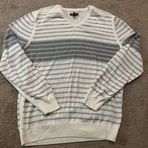 New✅ Kenneth Cole Reaction men’s v-neck sweater ☑️🤍